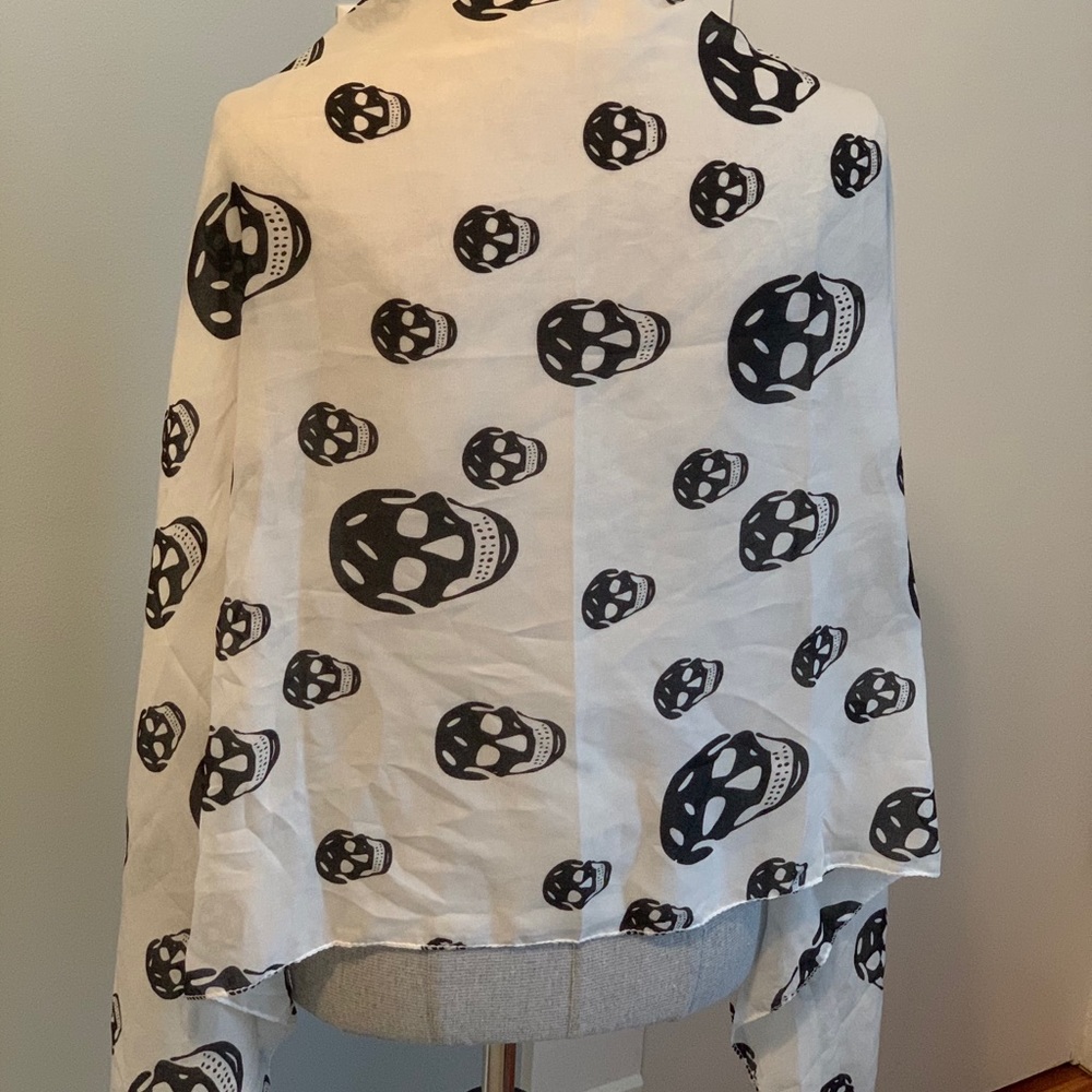 💀 Skull•Shawl 💀 - Picture 2 of 2